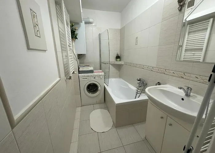 Attic Flat In The Center *